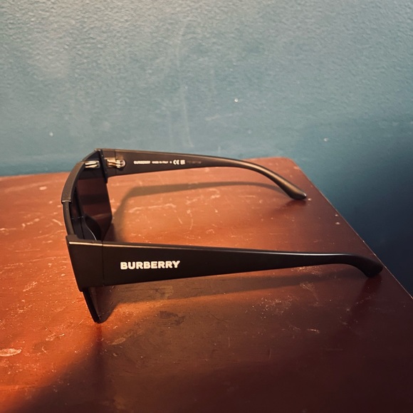Men’s Burberry glasses - Picture 2 of 3